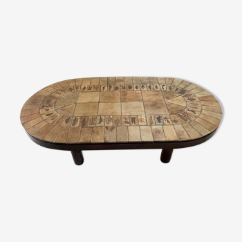 Oval coffee table with herbarium