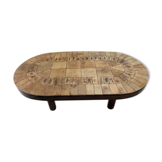 Oval coffee table