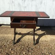 Table basse dessus cuir