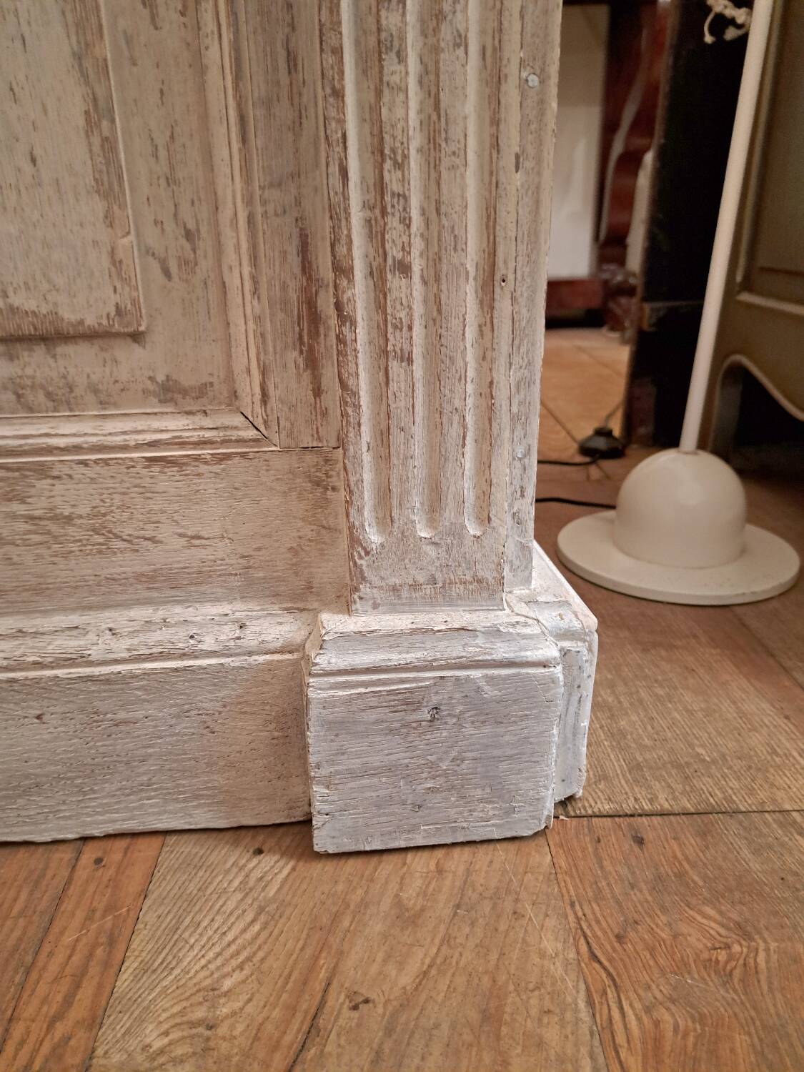 Counter from the late 19th century in patinated oak.