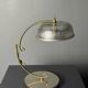 Lampe de table sculpturale ajustable des années 1960 avec abat-jour perforé.