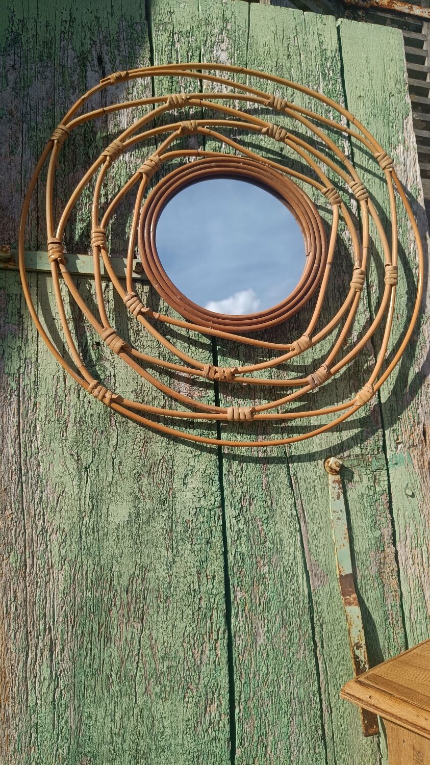 Round rattan mirror