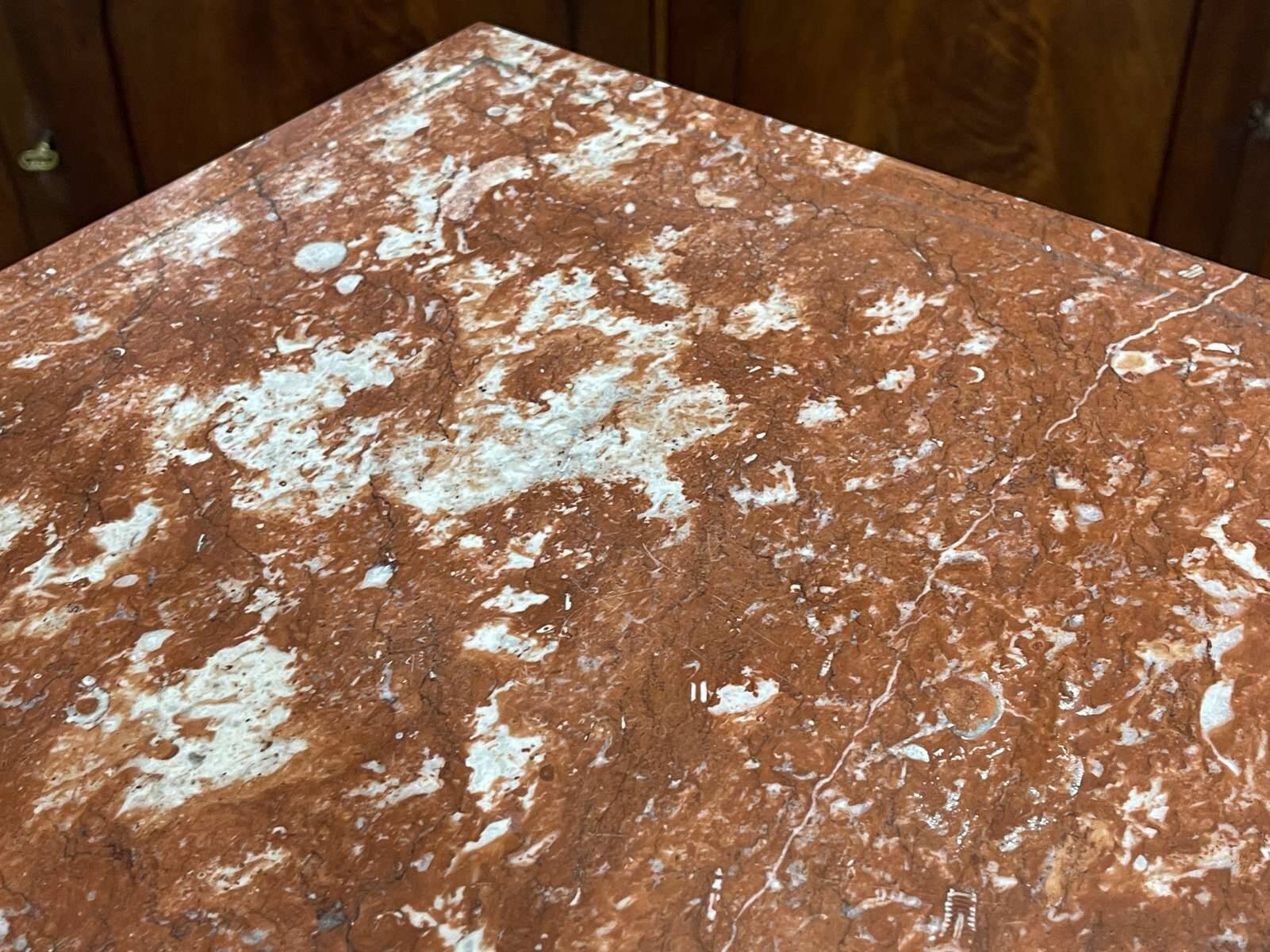 Guéridon Henri II en noyer et dessus marbre début XXème