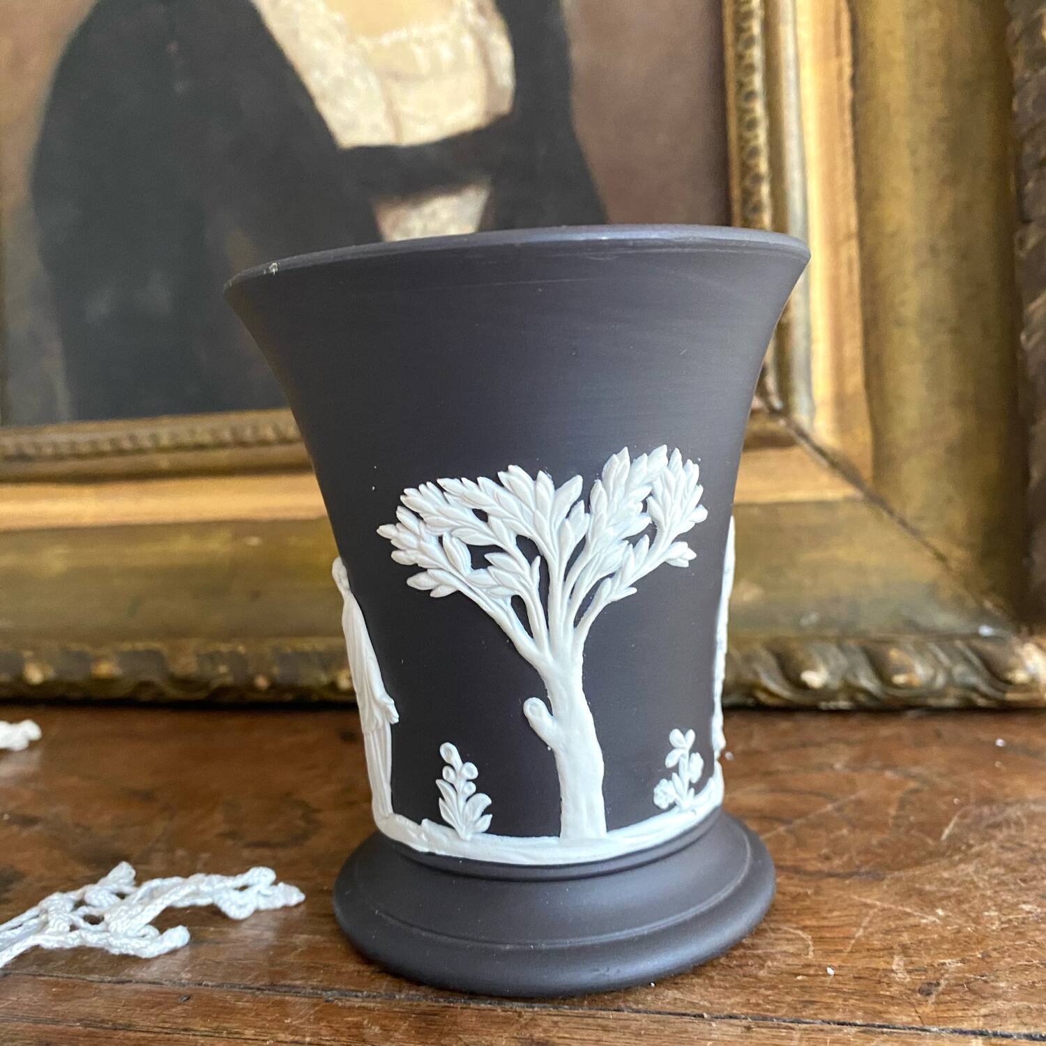 Wegwood England vase, 9.5 cm