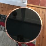 Round side table, copper-like feet