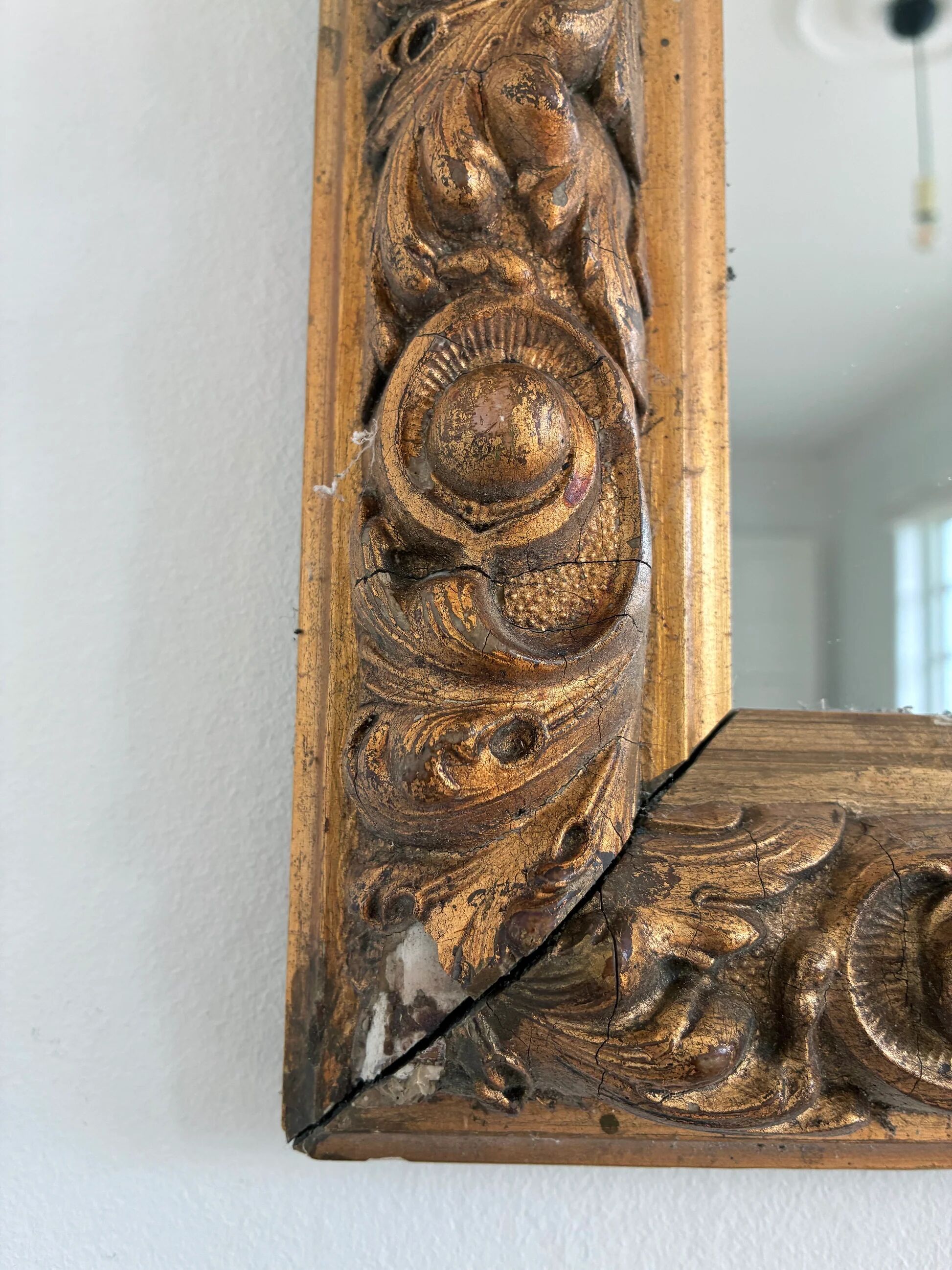 Miroir mural en bois doré antique français en or