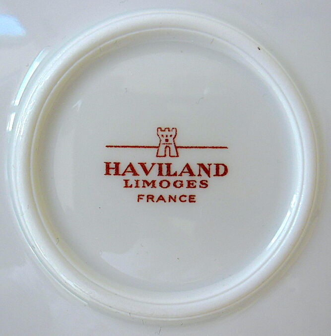 Hollow dish in white porcelain, golden lip.