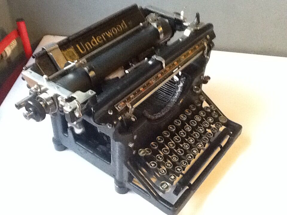 Machine à écrire ancienne Underwood n°3.12 in