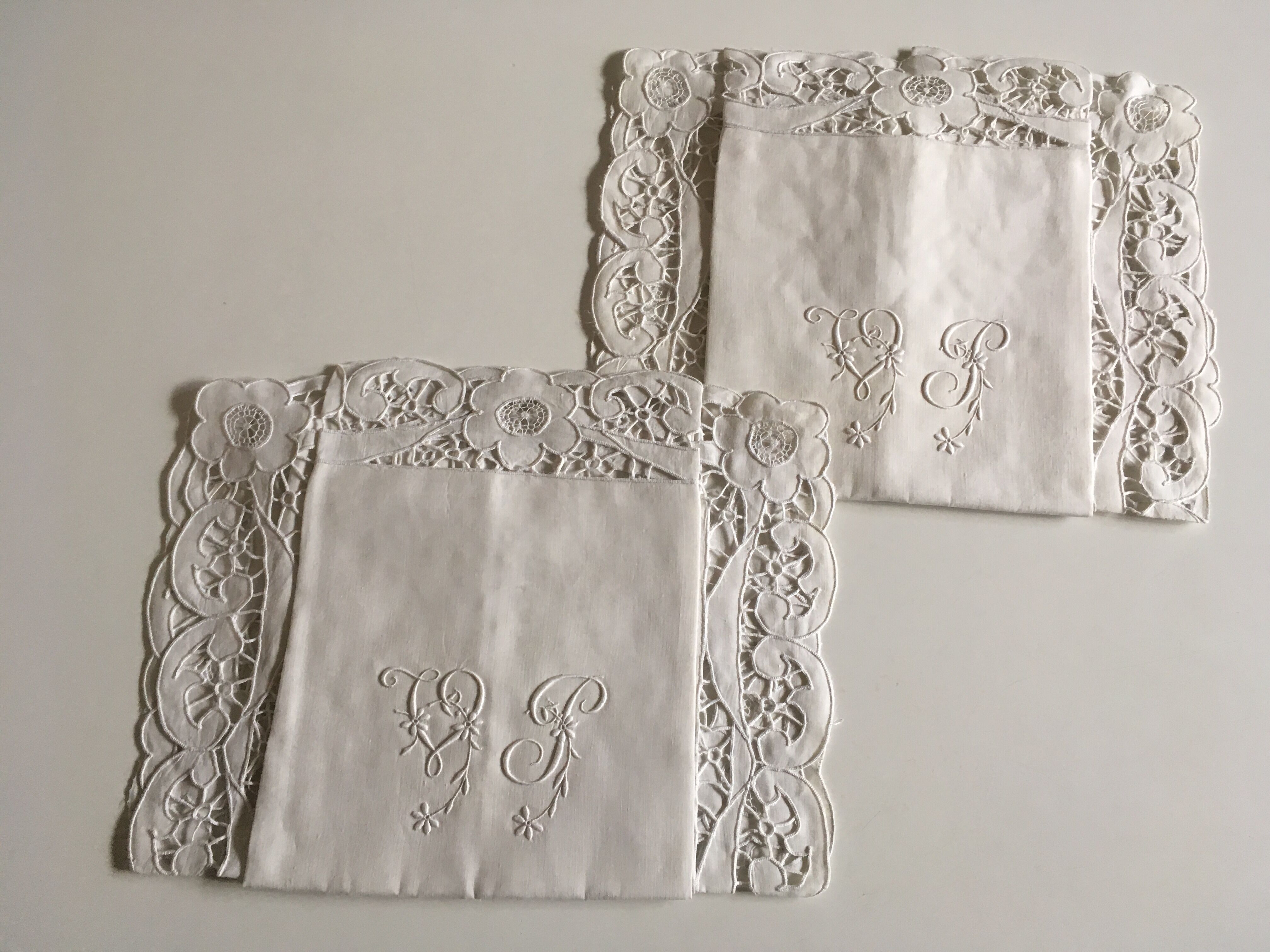 Sheet and pillowcases embroidered linen Richelieu old Castle