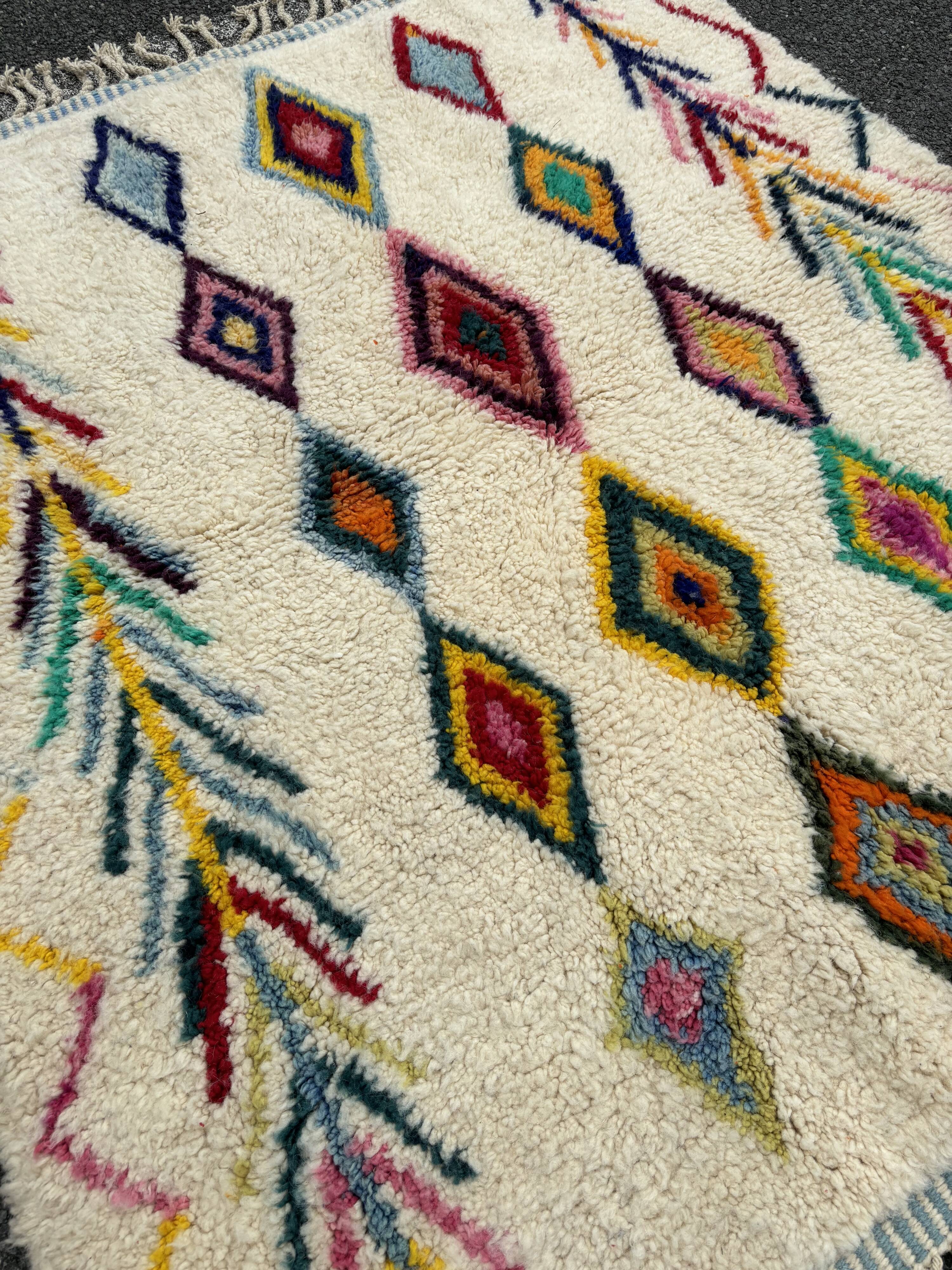M'rirt Berber rug in cream wool with coloured patterns, 160 × 190 cm