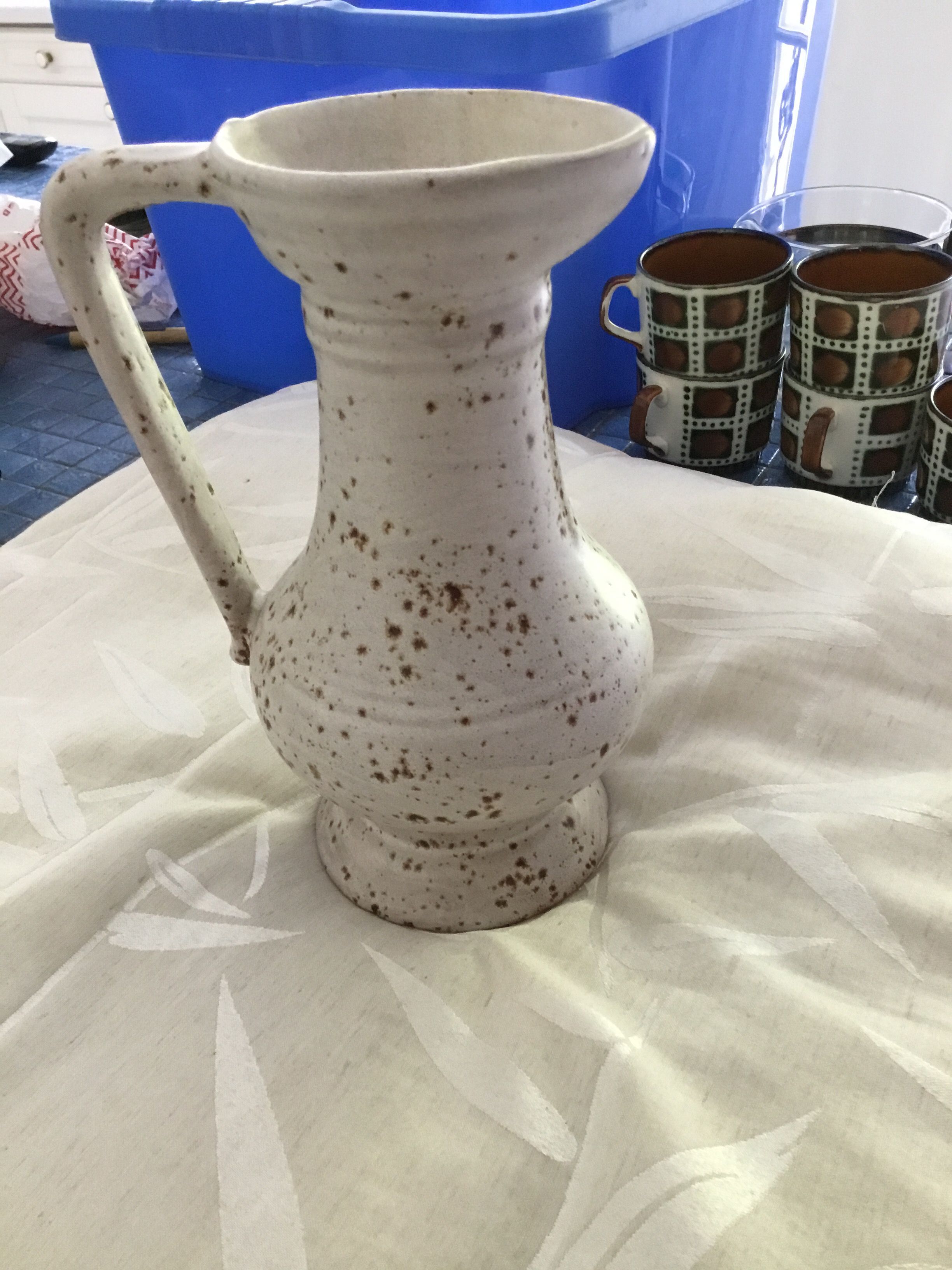 Speckled sandstone vase