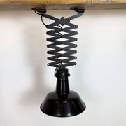 Lampe de plafond industrielle en émail noir à forme de ciseaux, années 1930