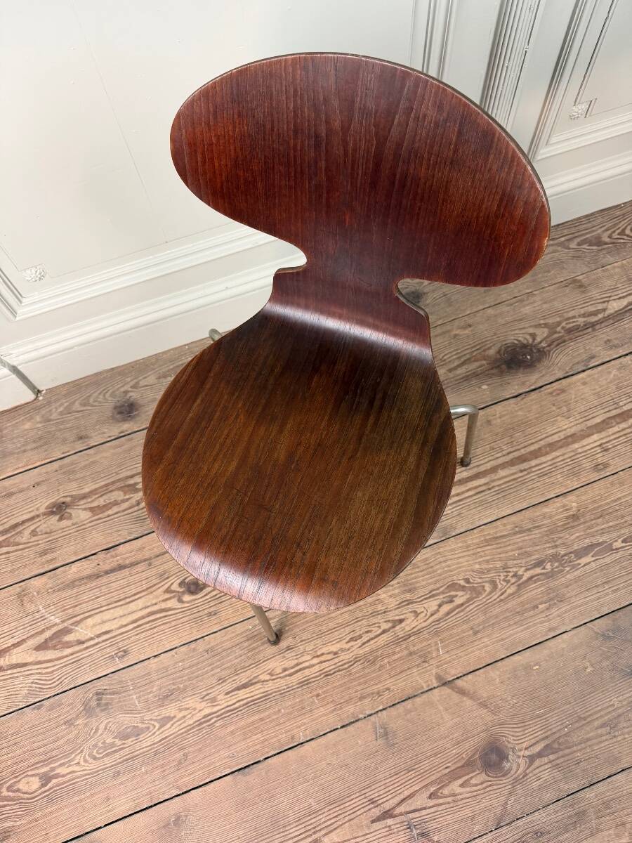 Arne Jacobsen for Fritz Hansen, "Ant" chair, model 3100, first version with three legs.