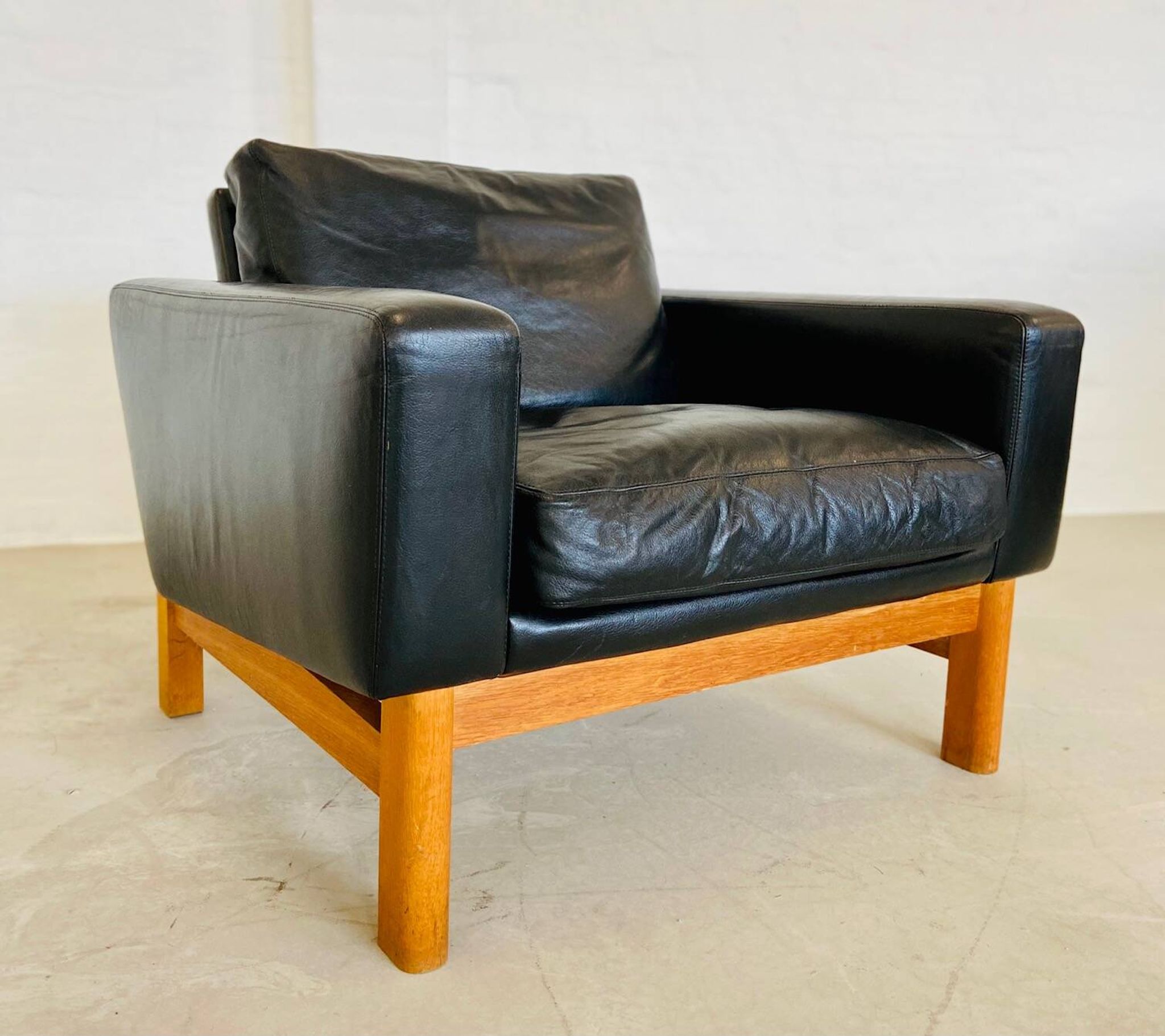 VINTAGE MID-CENTURY POUL M. VOLTHER  LEATHER AND OAK LOUNGE CHAIR 1960,s