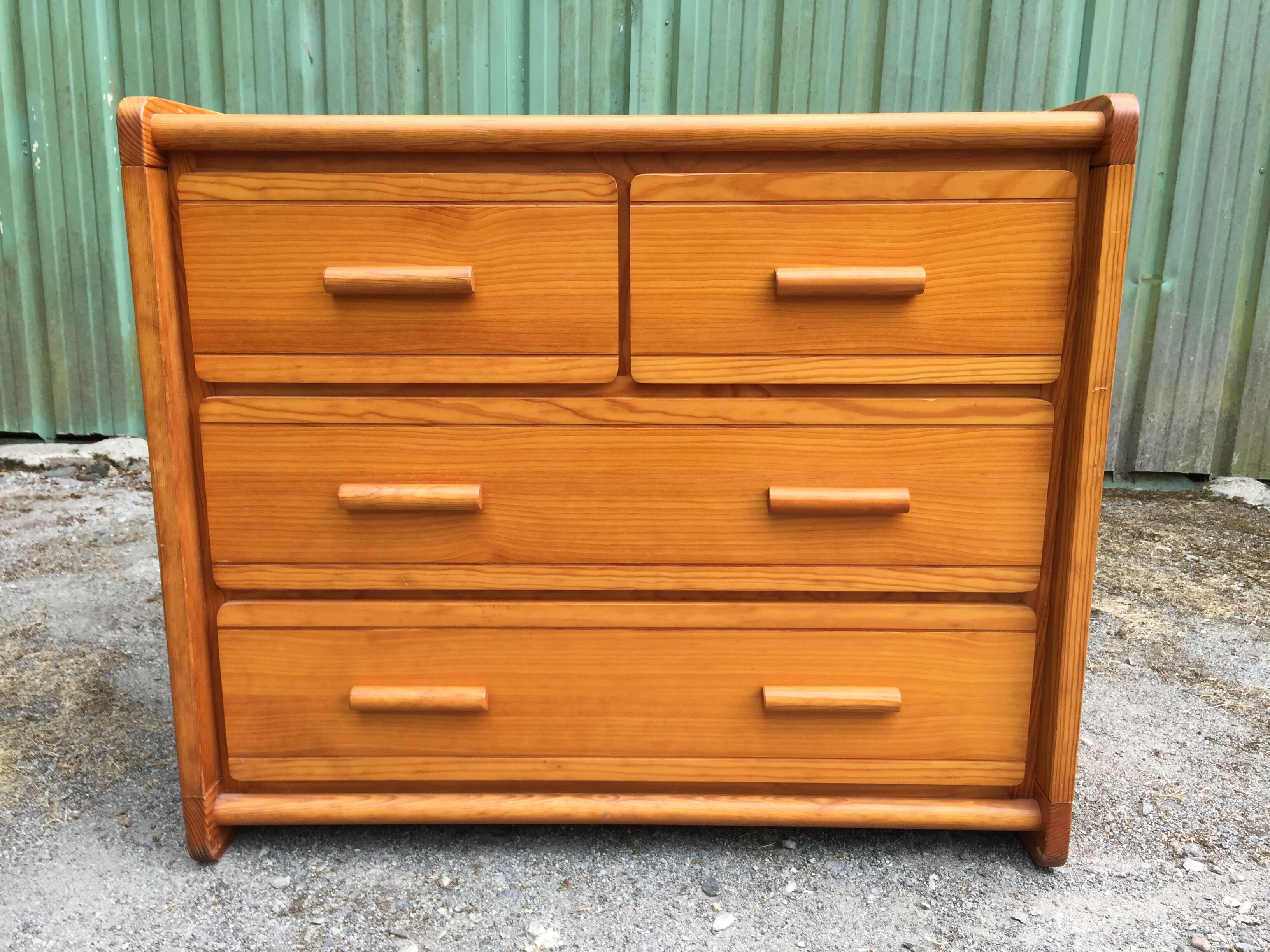 Vintage Scandinavian chest of drawers with 4 drawers in solid pine