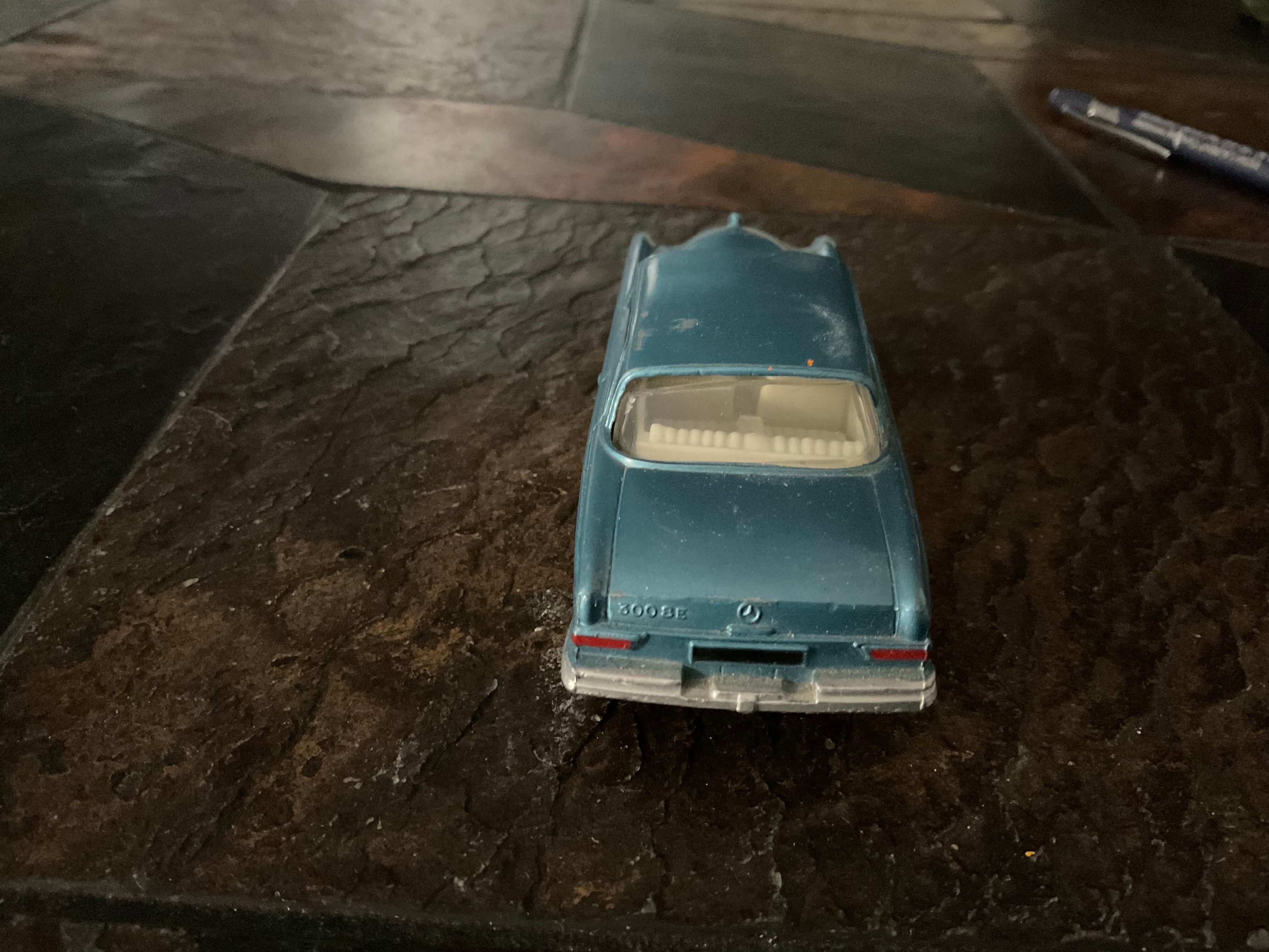 Car Dinky toys . Mercedes Benz 300 SE