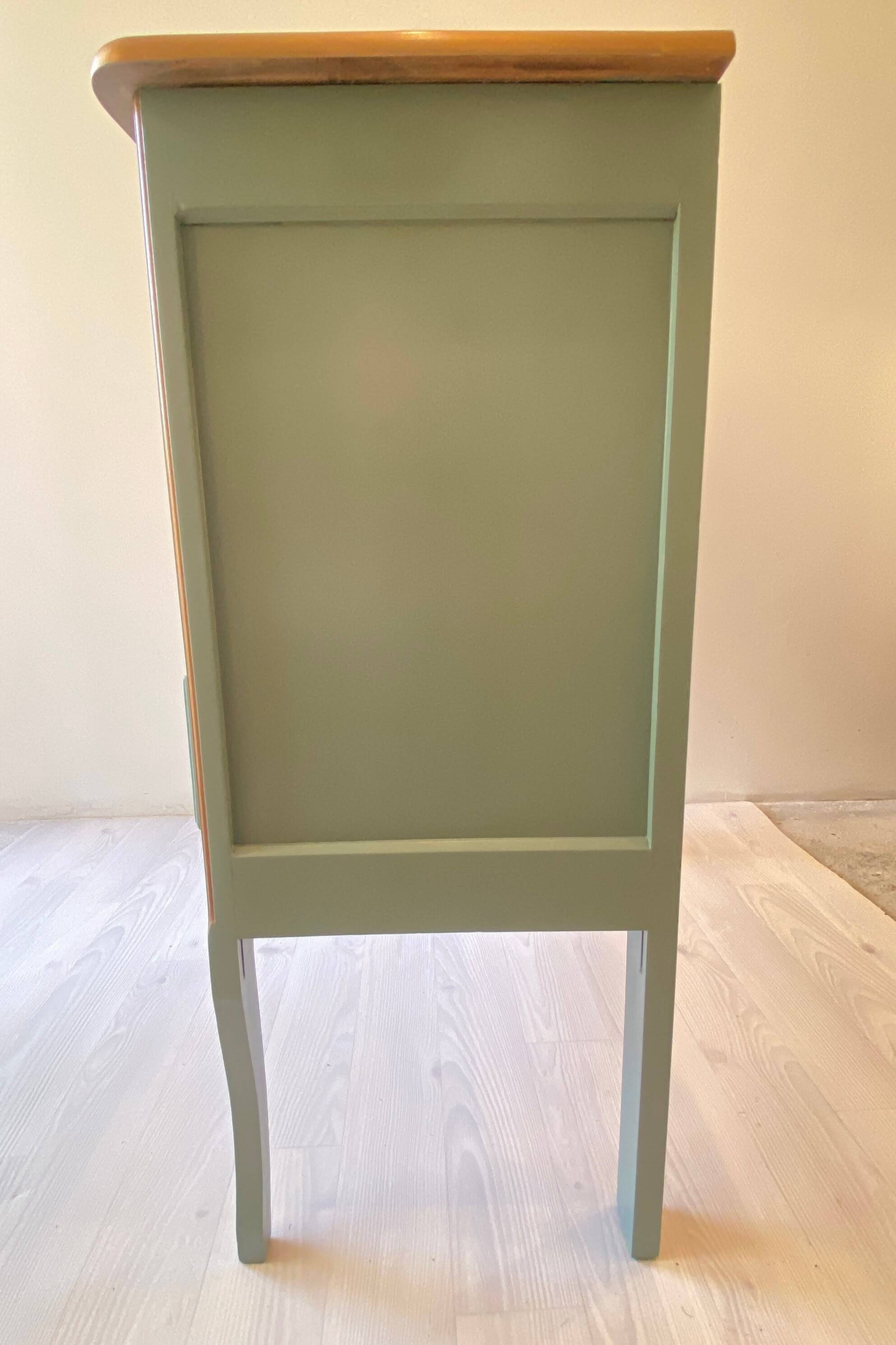 Refurbished vintage chest of drawers - Deep green with gold details