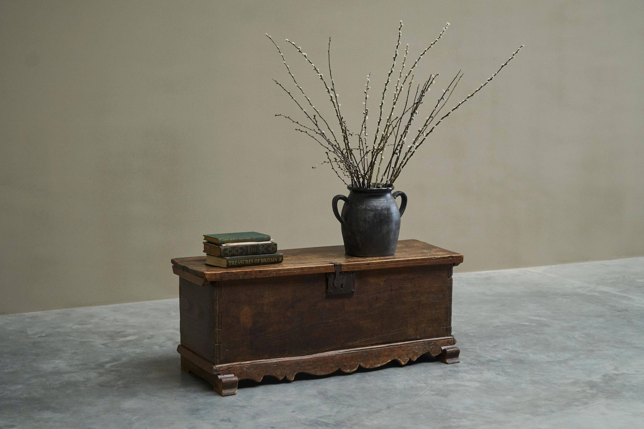 Oak and wrought iron mallet, early 18th century.