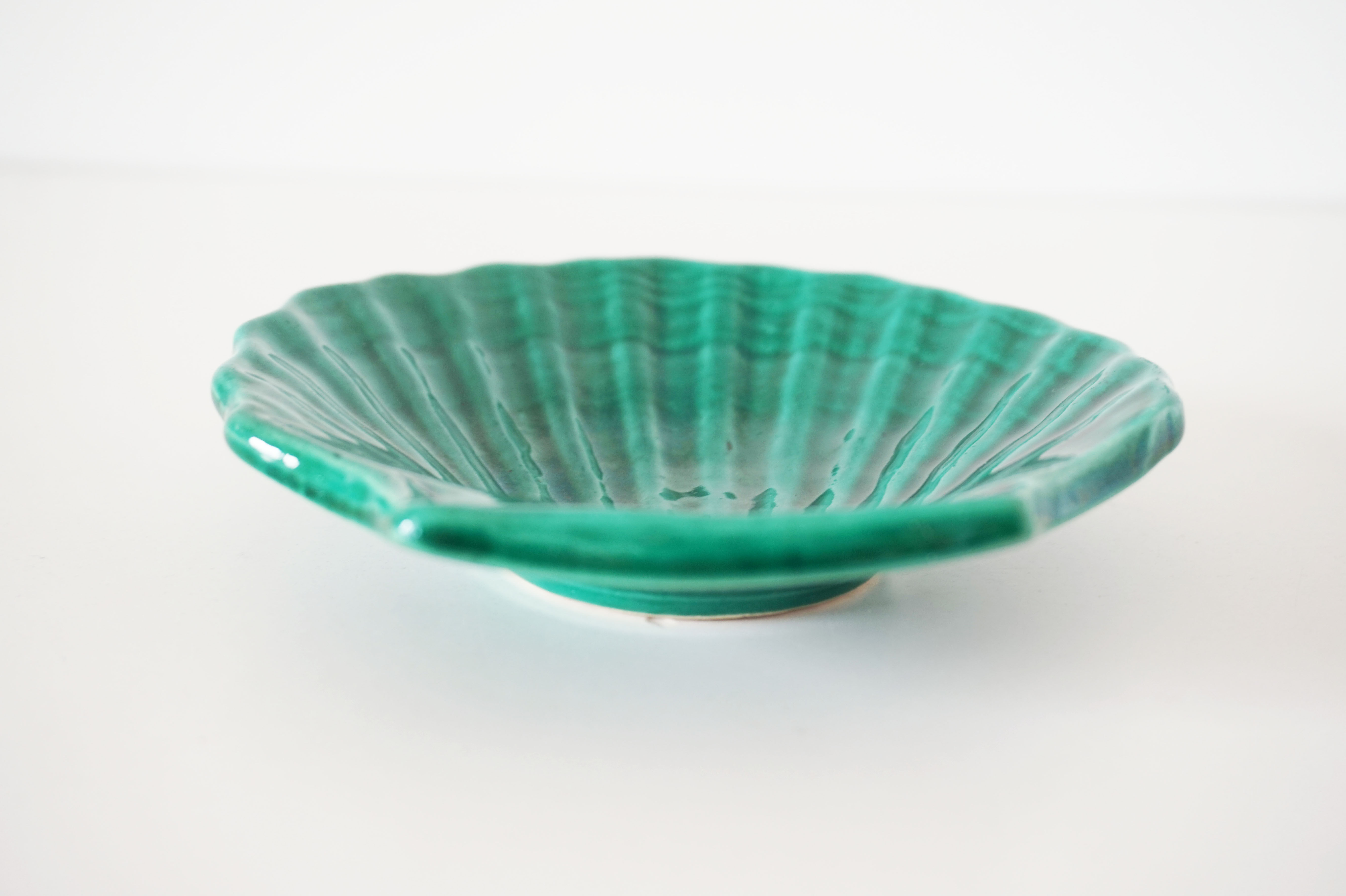 Green ceramic shell cup