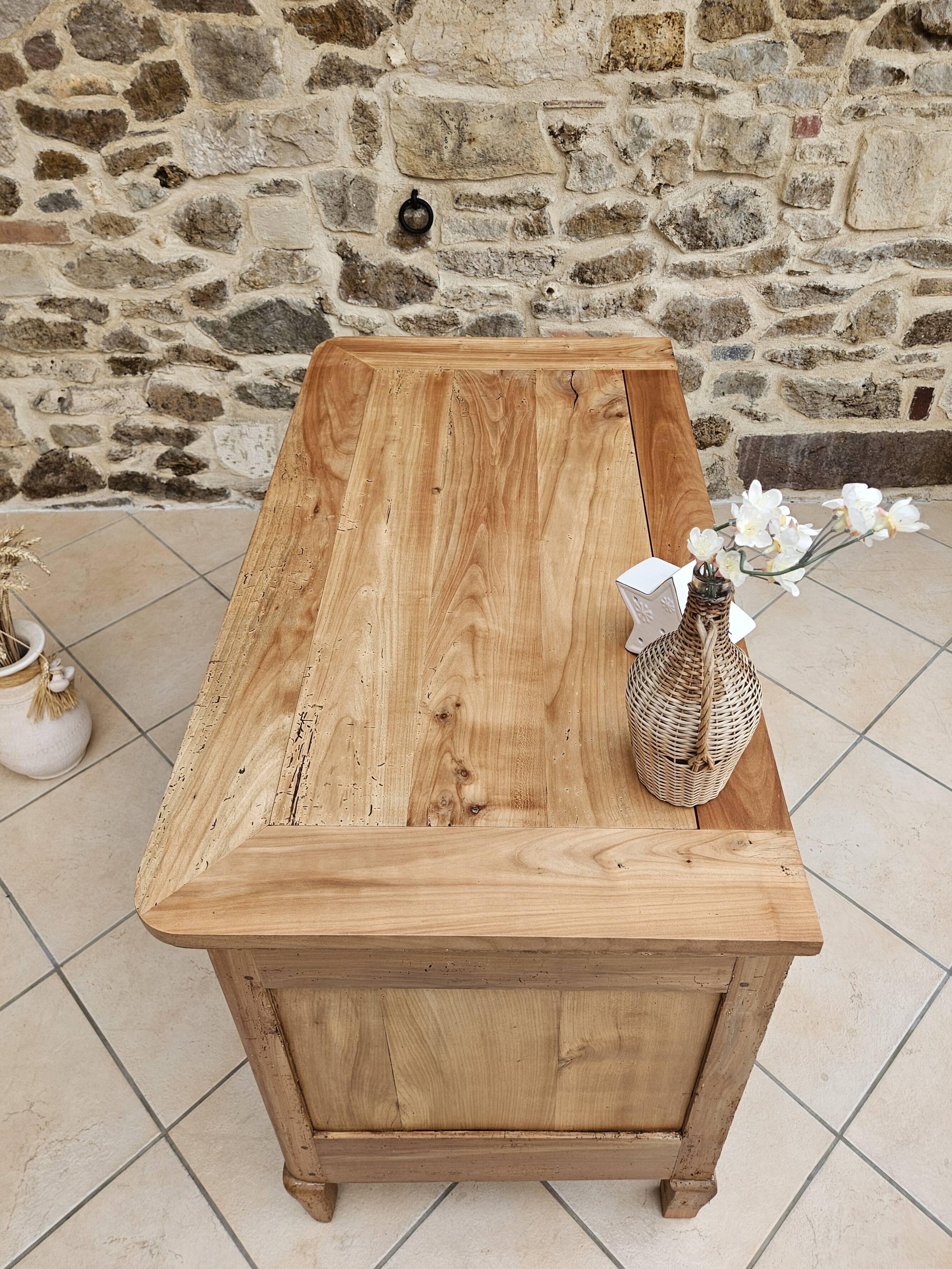 Antique chest of drawers