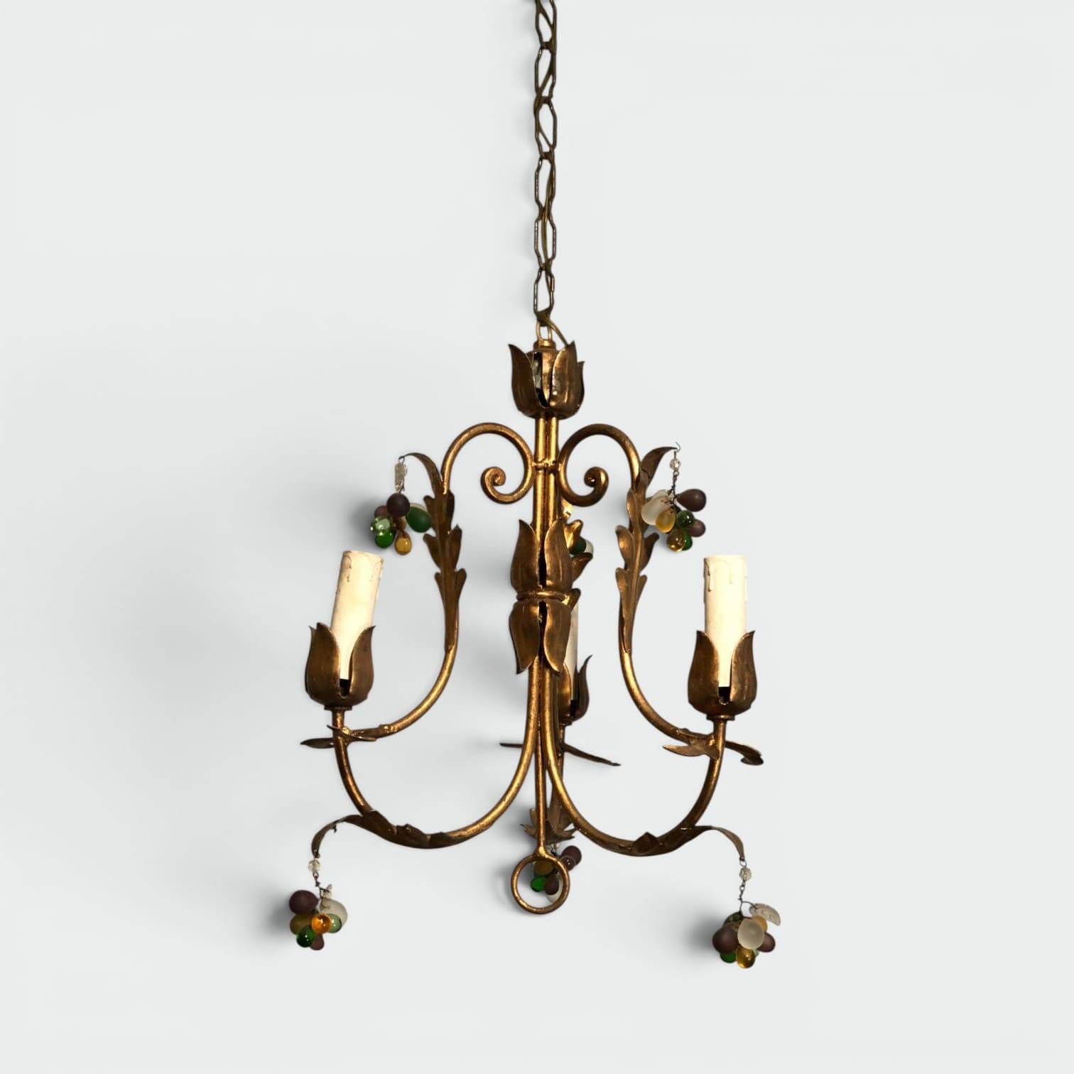 Paire de Lustres en Métal Doré à Décor de Feuillages et Grappes de Raisin e