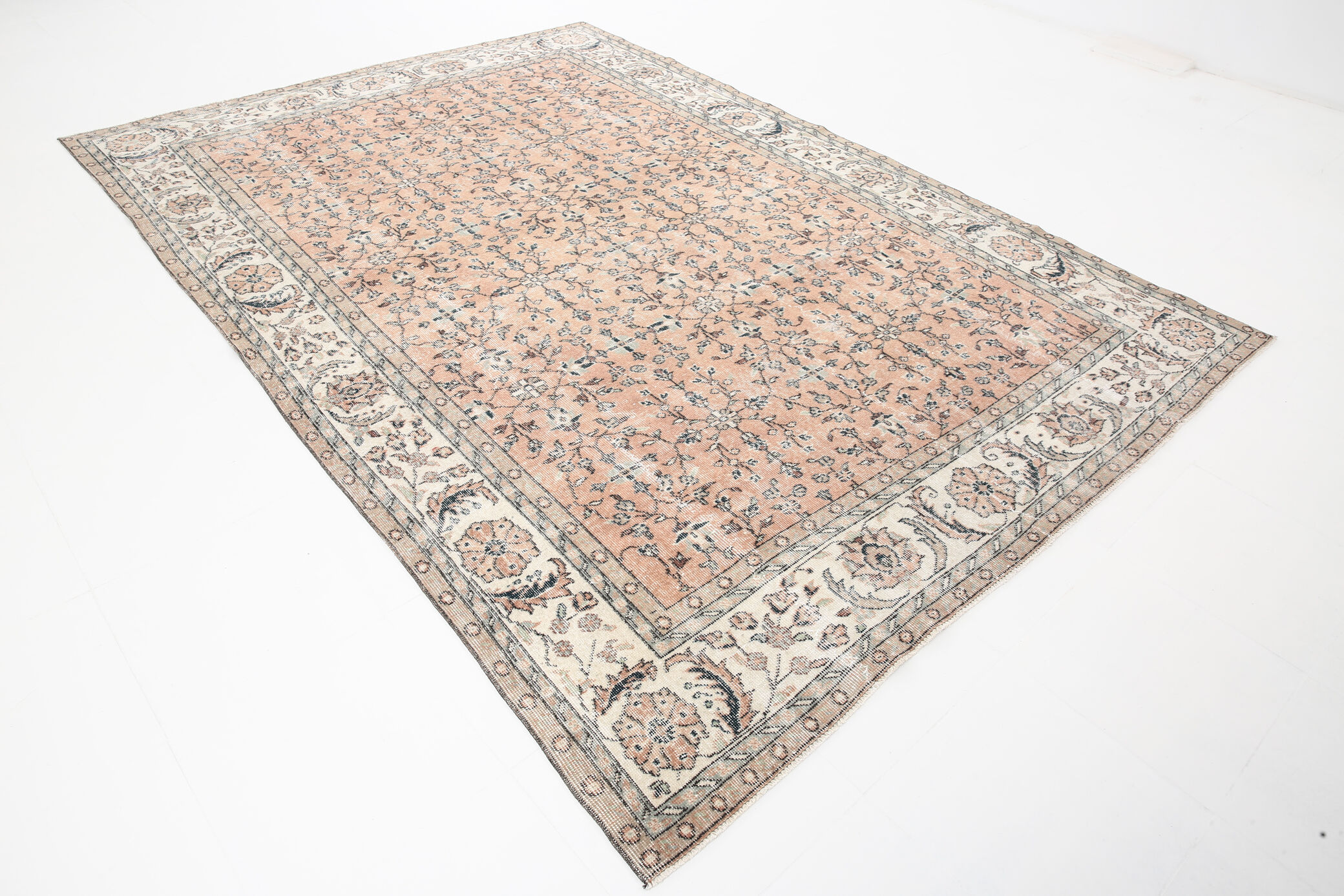 Oversize salmon rug 326x224cm