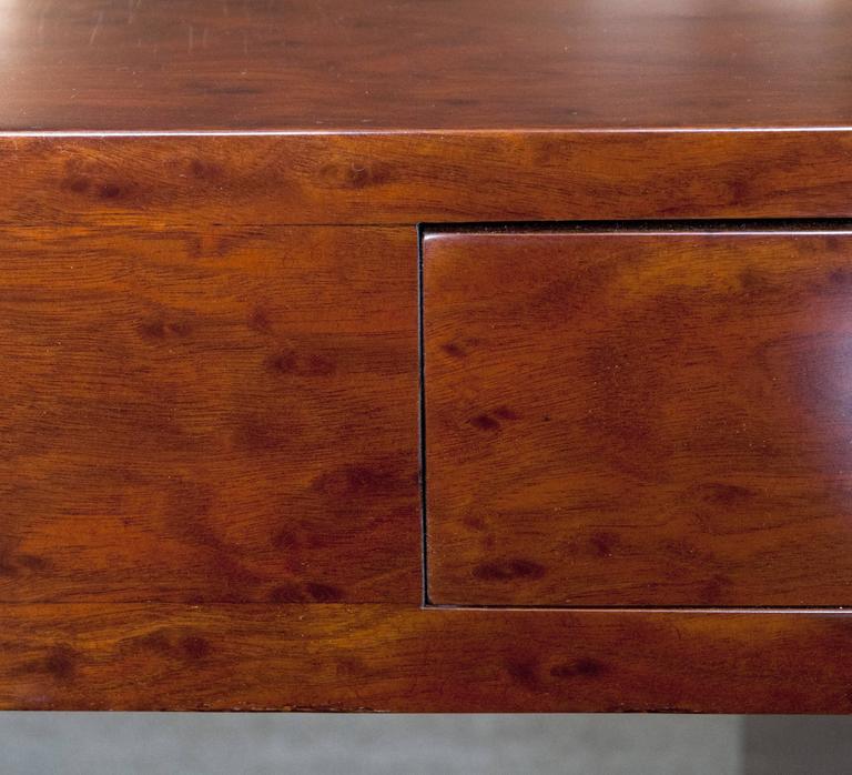 Bureau en bois de loupe brune spectaculaire vers 1930