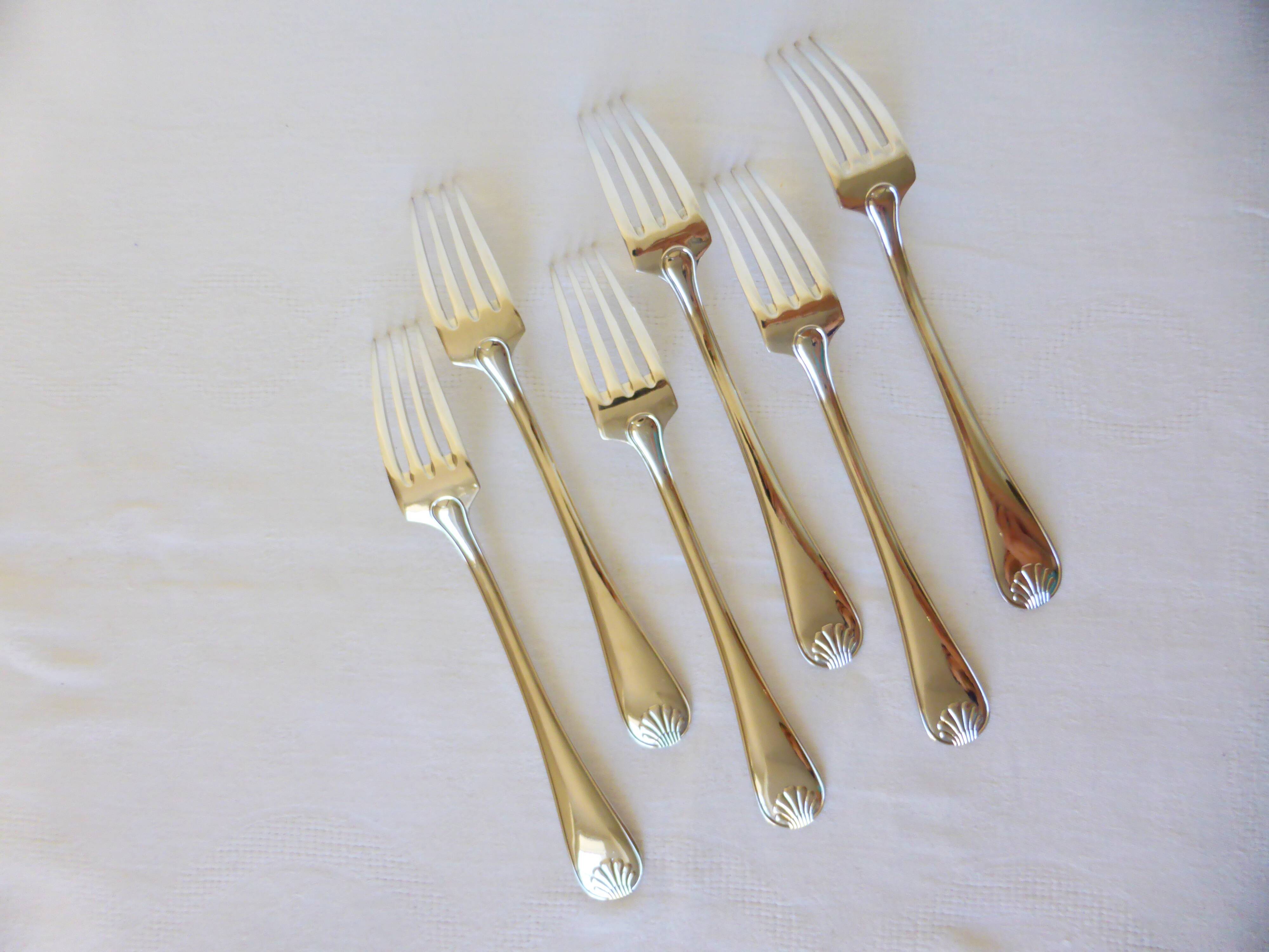 6 fourchettes en métal argenté poinçonnées de l'orfèvre Liberty modèle coquille 2106250