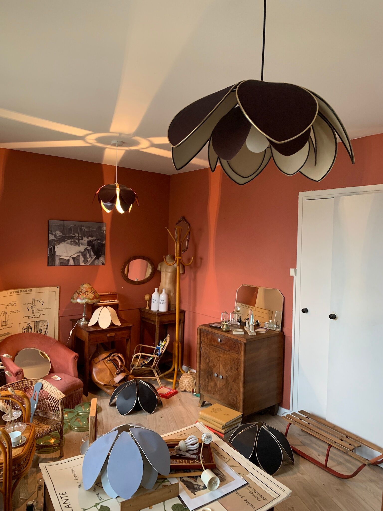 Hanging lamp lotus