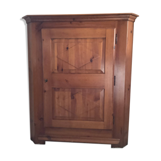 Corner cabinet