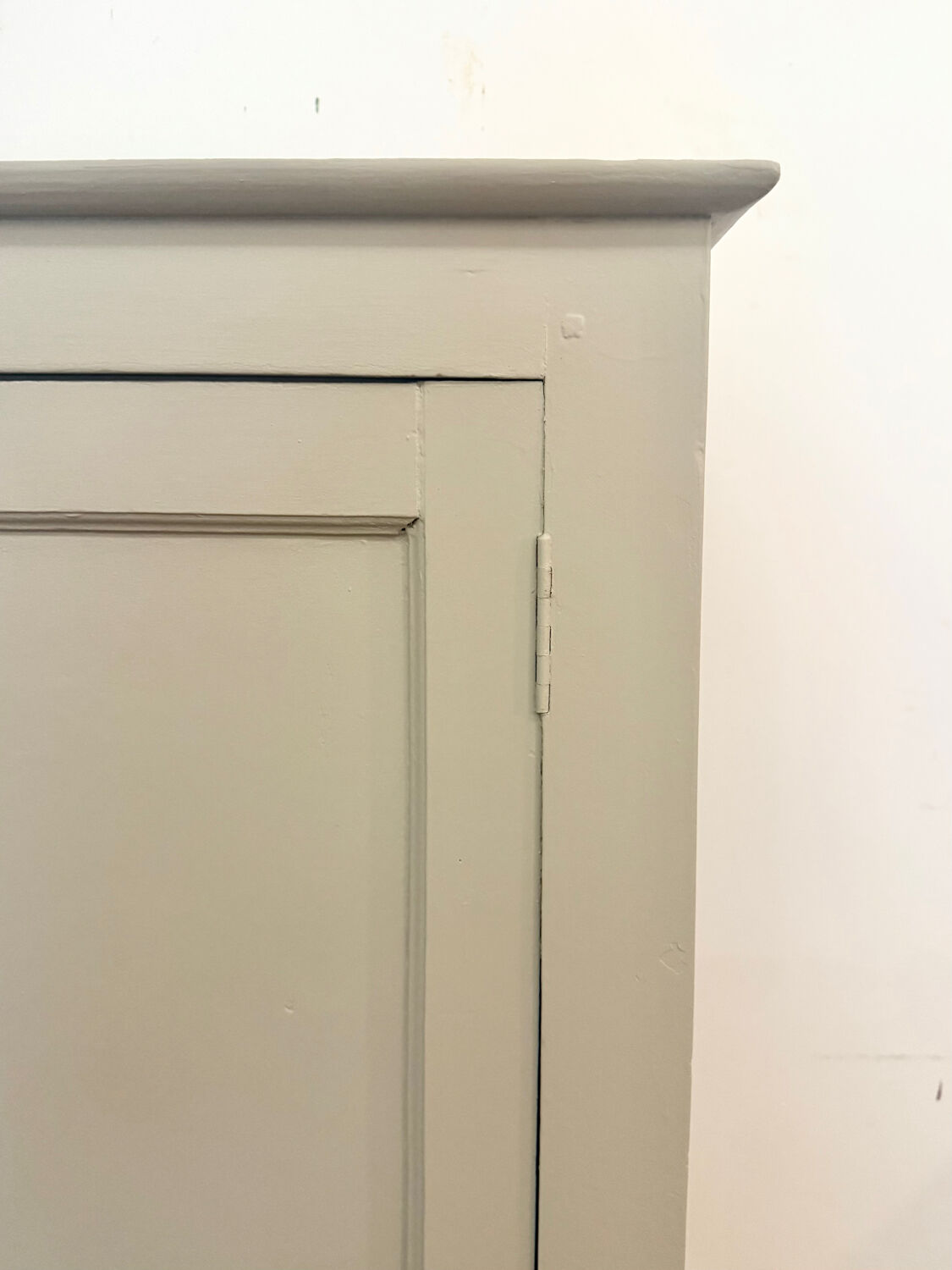 Petite armoire parisienne