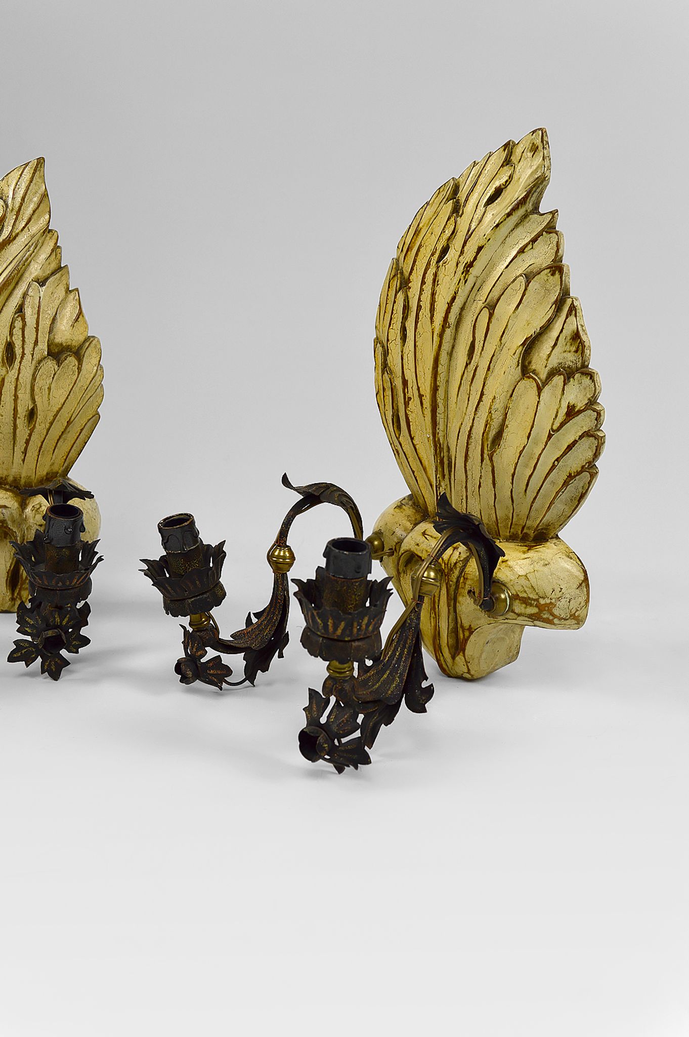 Pair of Hollywood Regency sconces in carved, painted and patinated wood, 1950s
