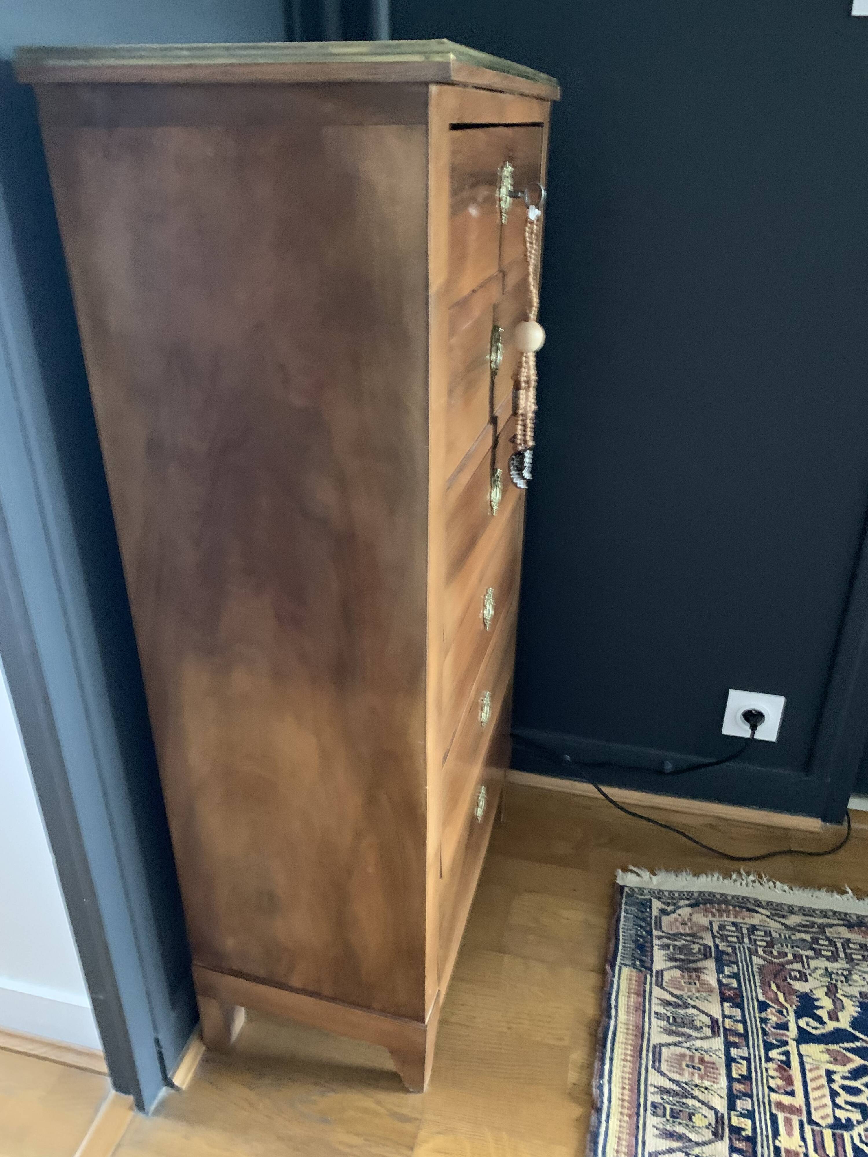 Blond mahogany veneered chiffonier 20th