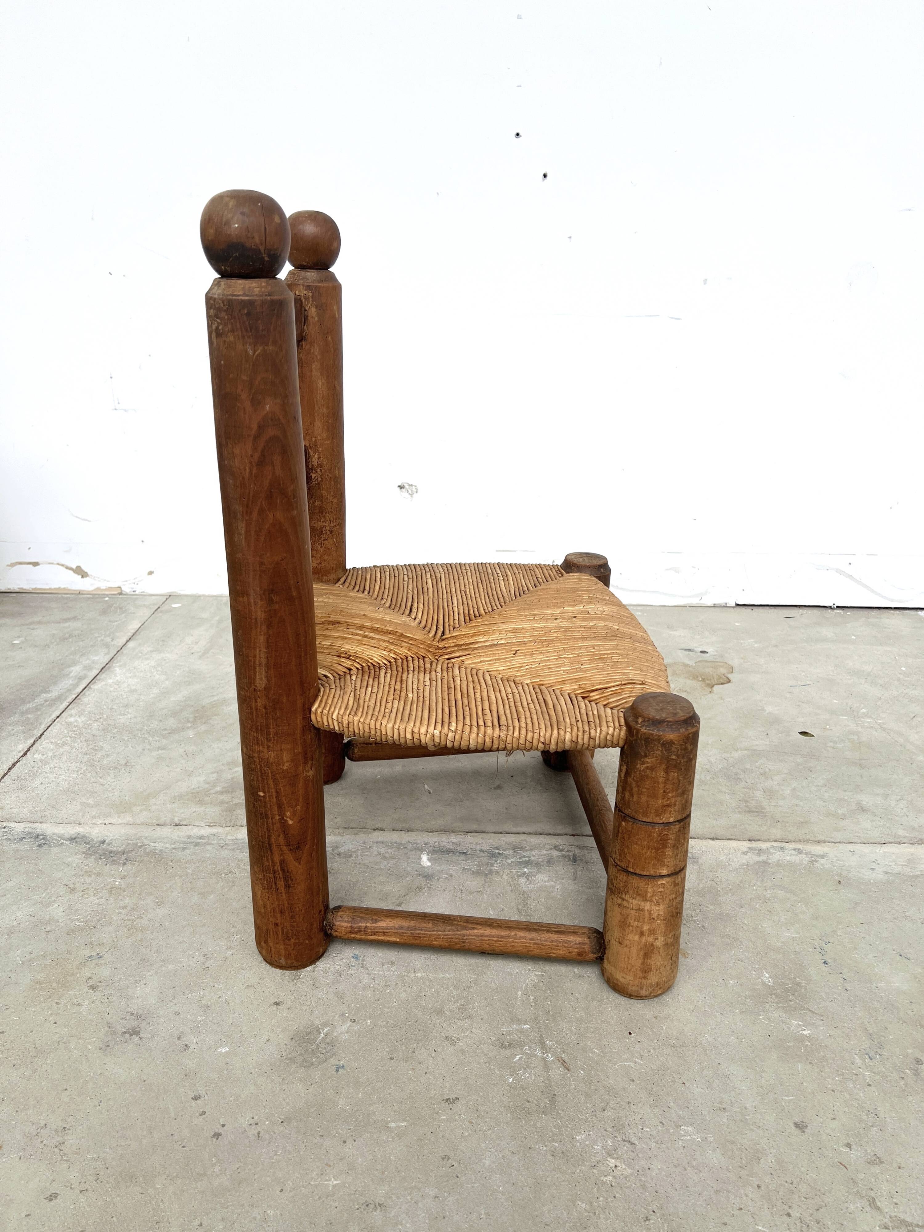 Brutalist chair in wood and straw