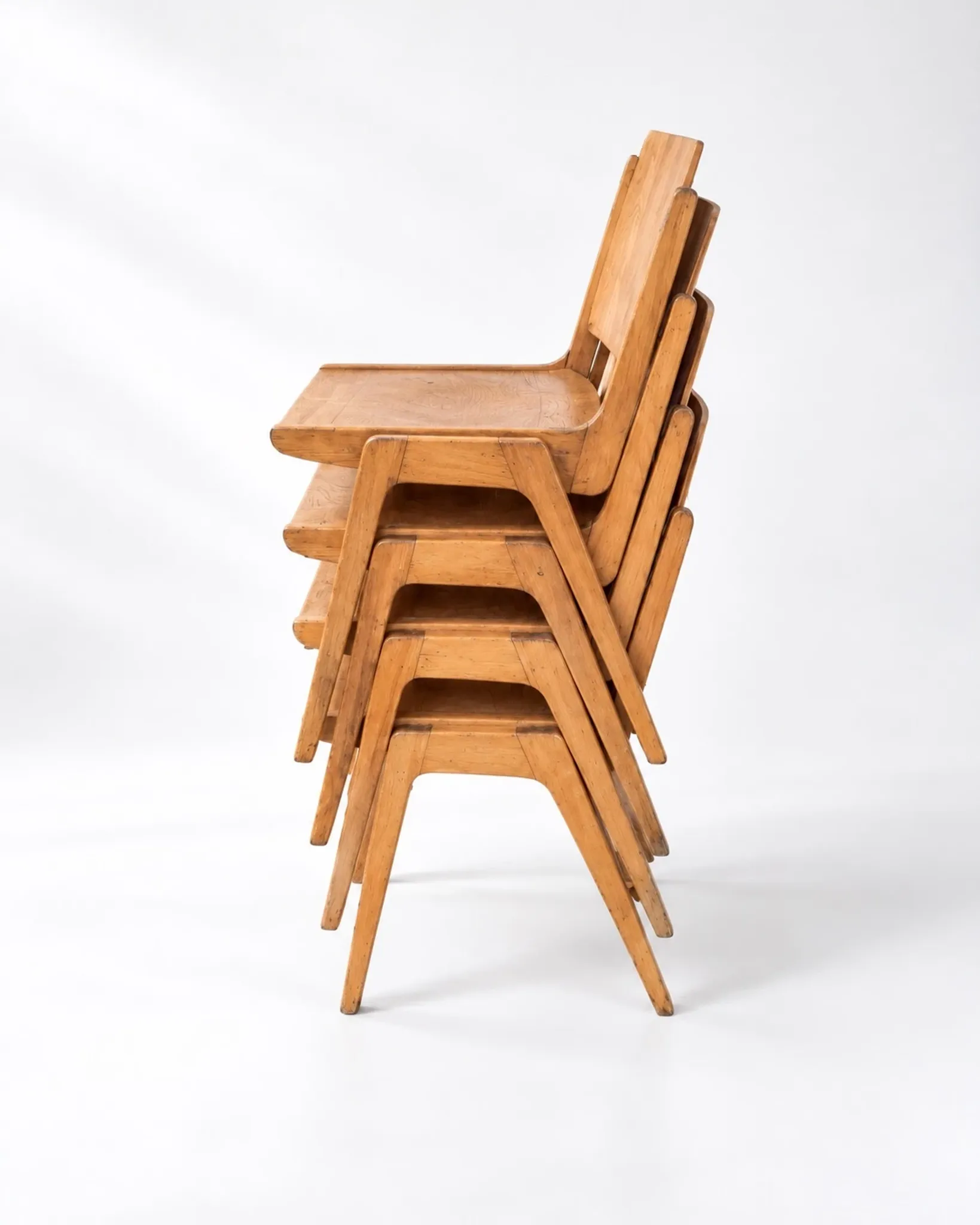Ensemble de 4 chaises empilables "Austro" par Franz Schuster