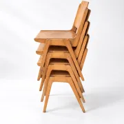 Ensemble de 4 chaises empilables "Austro" par Franz Schuster