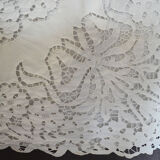 Drap ancien en lin broderie richelieu