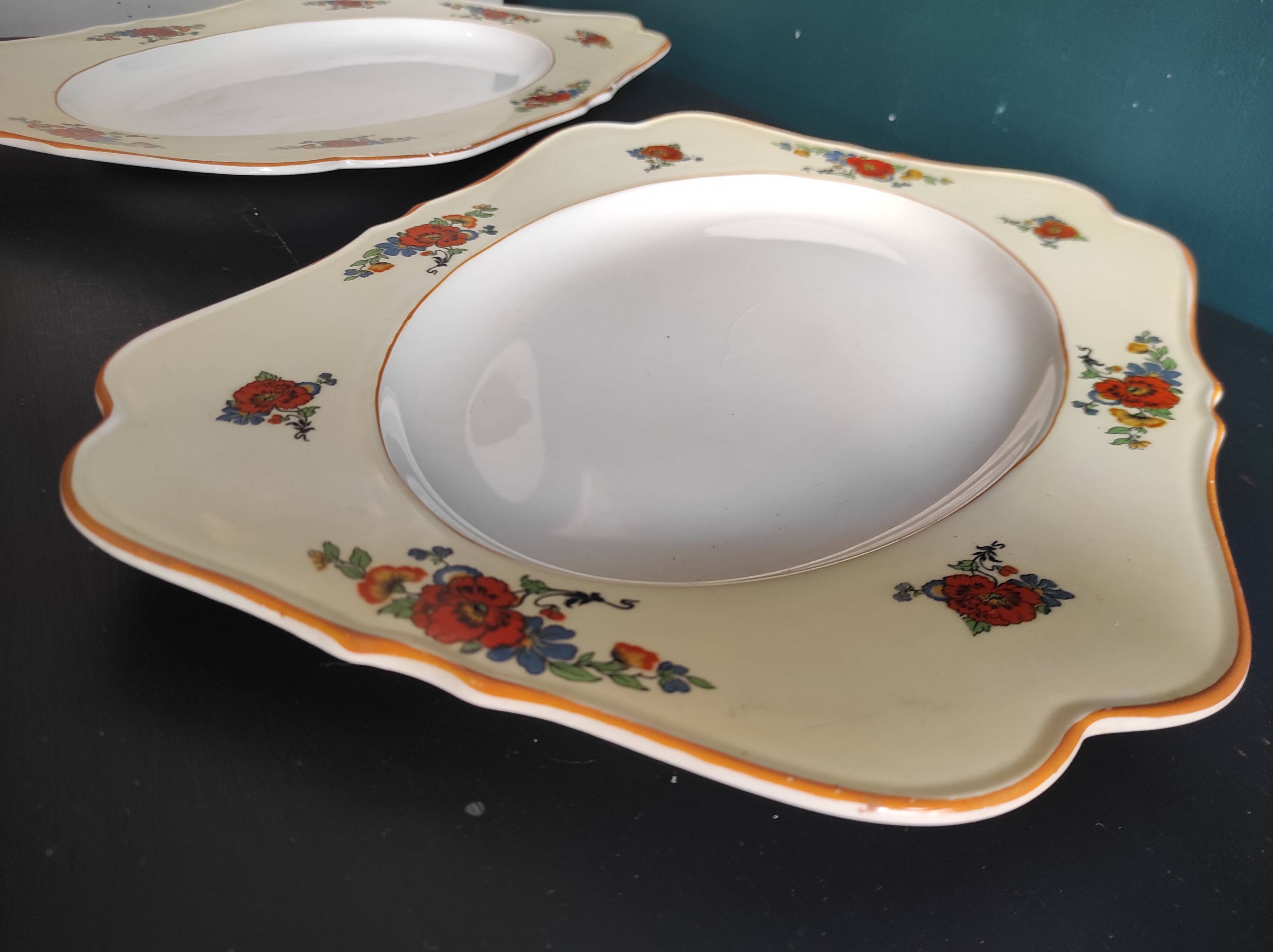 Set of two vintage English serving plates, Crown Ducal