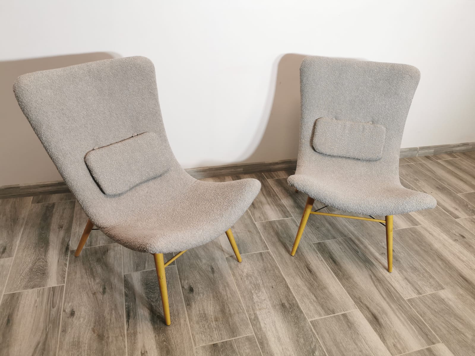 Paire de fauteuils restaurée par Miroslav Navratil