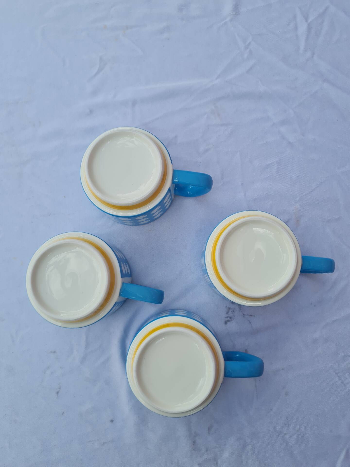 Set of 4 large ceramic mugs with a bird pattern - retro style