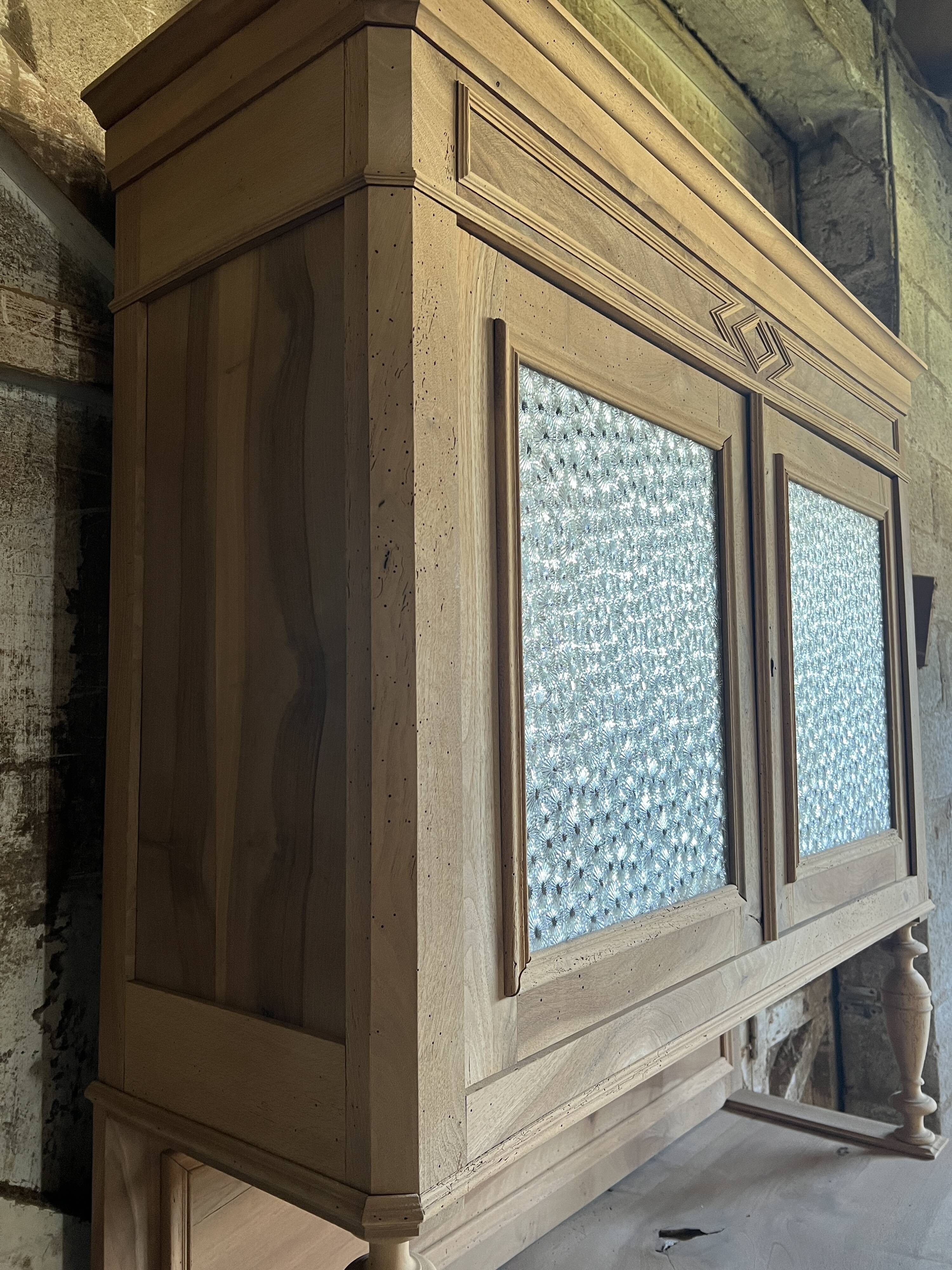 Sideboard 2 aerogummed vitreous body