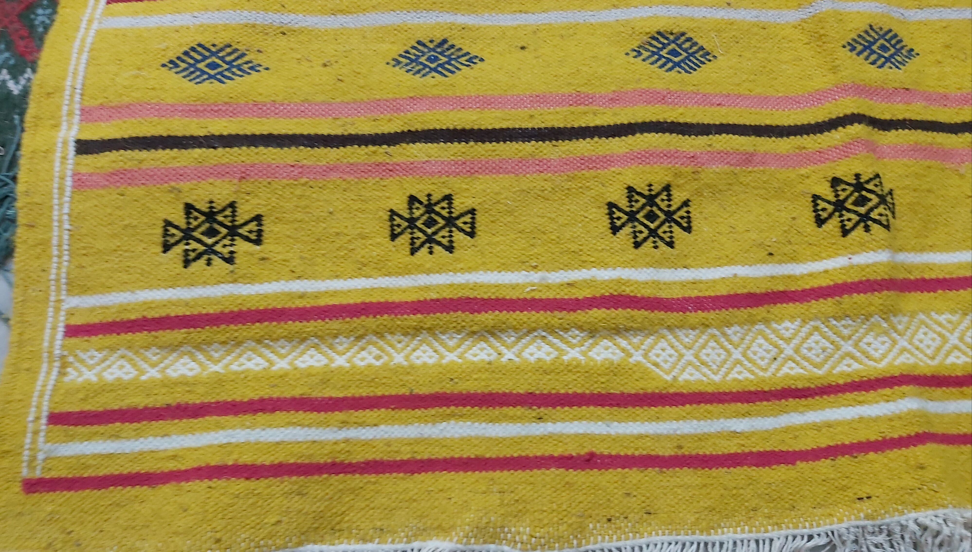 Hand-woven yellow kilim in pure wool 105×200cm
