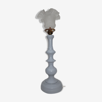 Ancienne lampe de table, pied en bois tourné gris galet et tulipe en verre