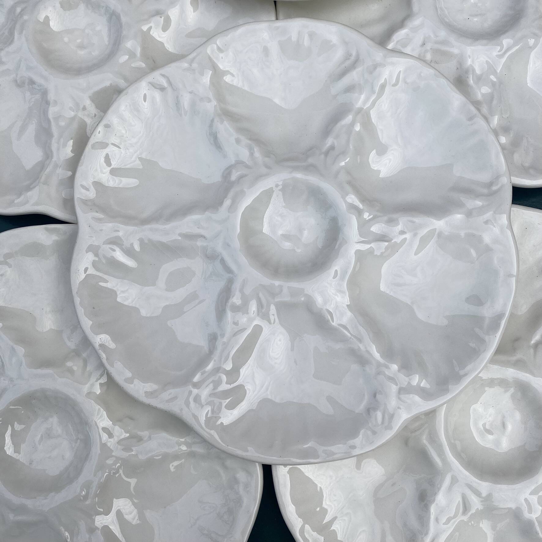 Assiettes à huîtres Gien en barbotine