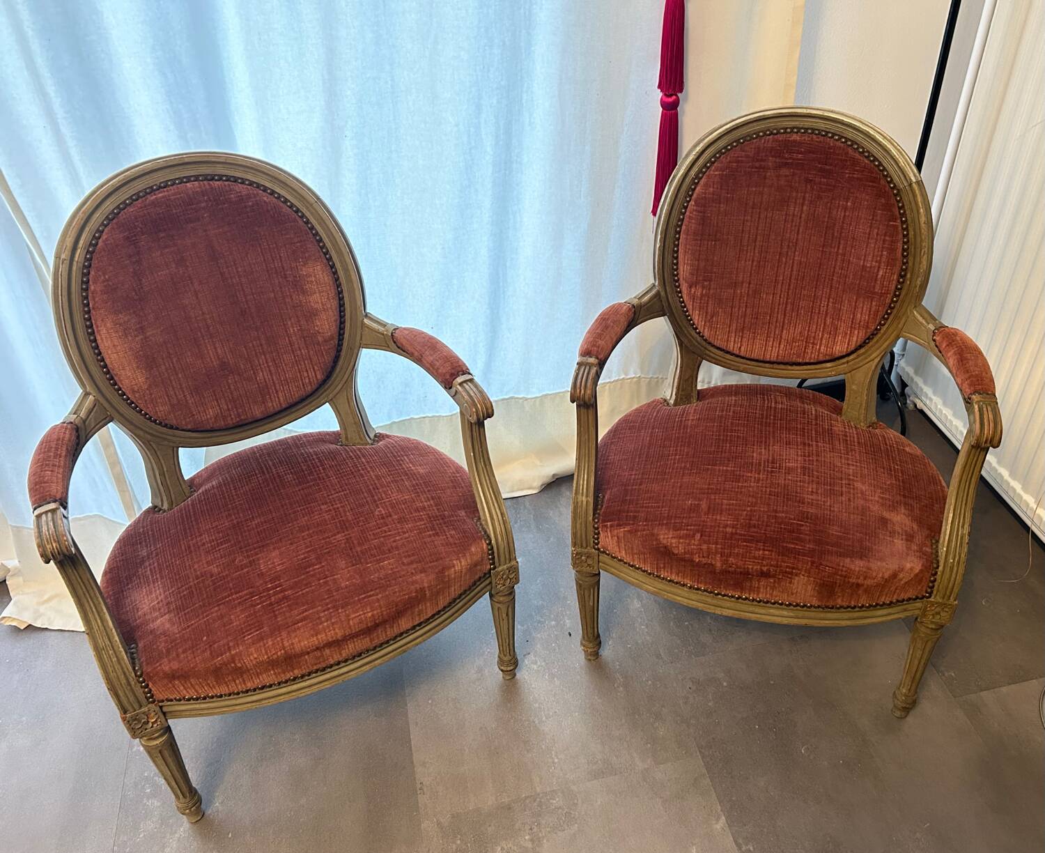 2 Louis XV style armchairs in wood and old pink velvet