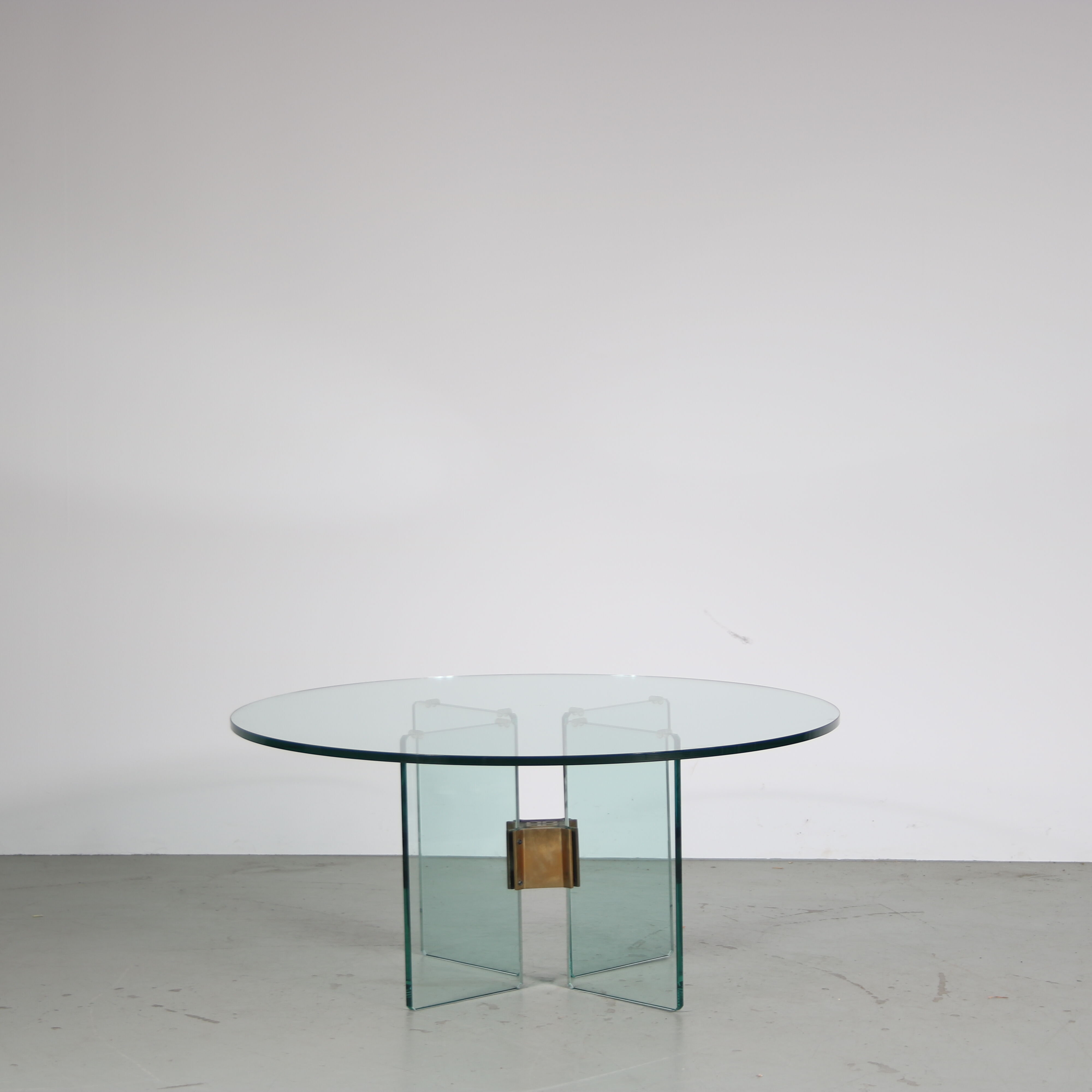 1970s Round coffee table by Peter Ghyczy from the Netherlands