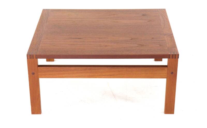 Table basse par Ole Gjerløv-Knudsen et Torben Lind pour France & Son