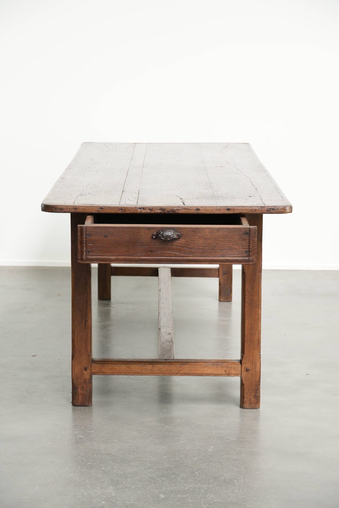 Antique oak dining table from the 18th century for 6 to 8 people