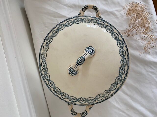 Salins iron earth tureen