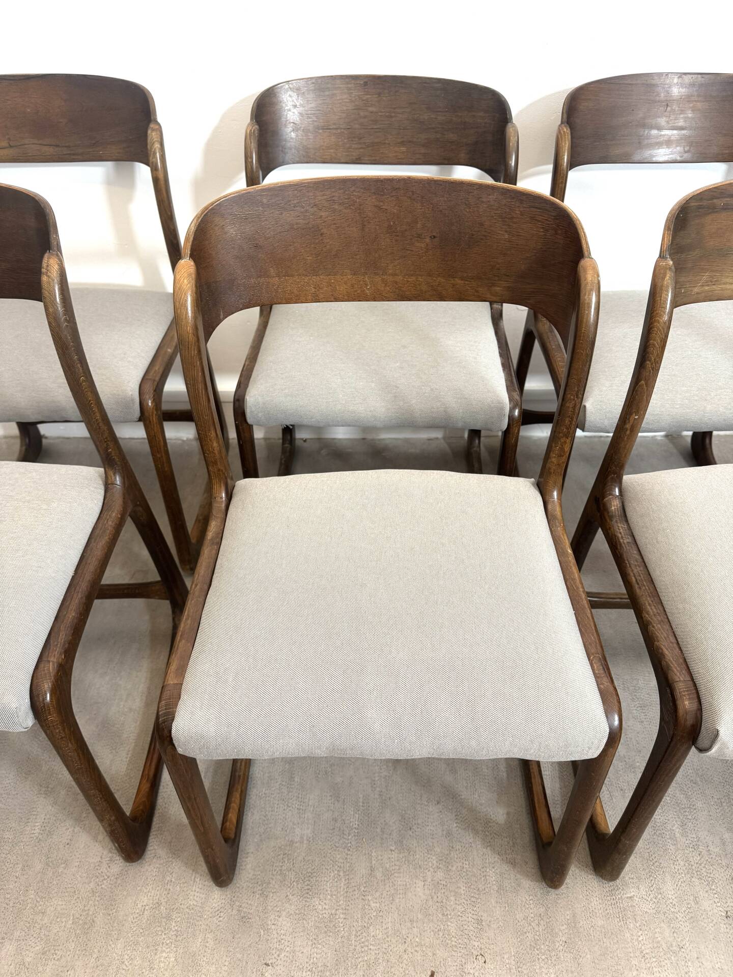 Lot de six chaises « traîneau » Baumann assises restaurées